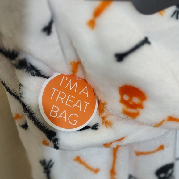 HALLOWEEN velvet soft throw blanket treat bag included - Picture 4 of 6